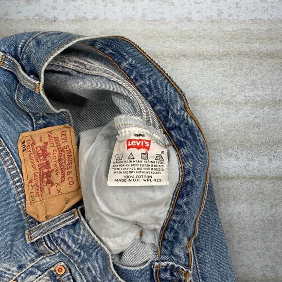 Vintage Levis Jeans 501 Regular Straight Leg Fit Light Wash Denim Made in UK 90s - Picture 4 of 8
